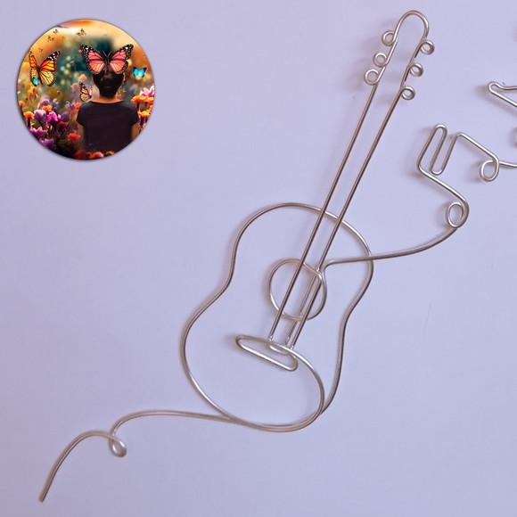 Escultura Notas Musicais e Violão com Música Elegante