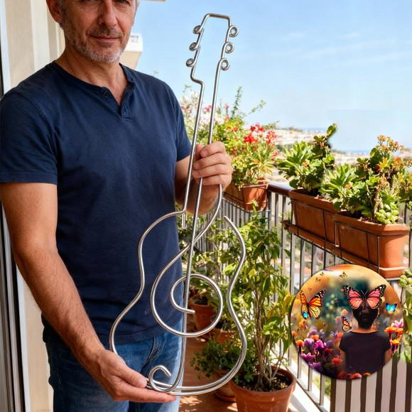 Escultura Violão com Clave de Sol Elegante
