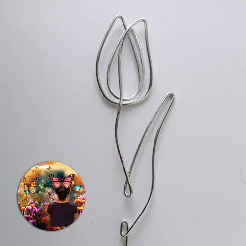 Escultura de Parede Tulipa Decoração Floral Arte Arame