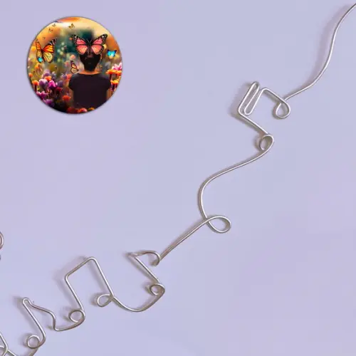 Escultura Notas Musicais e Violão com Música Elegante