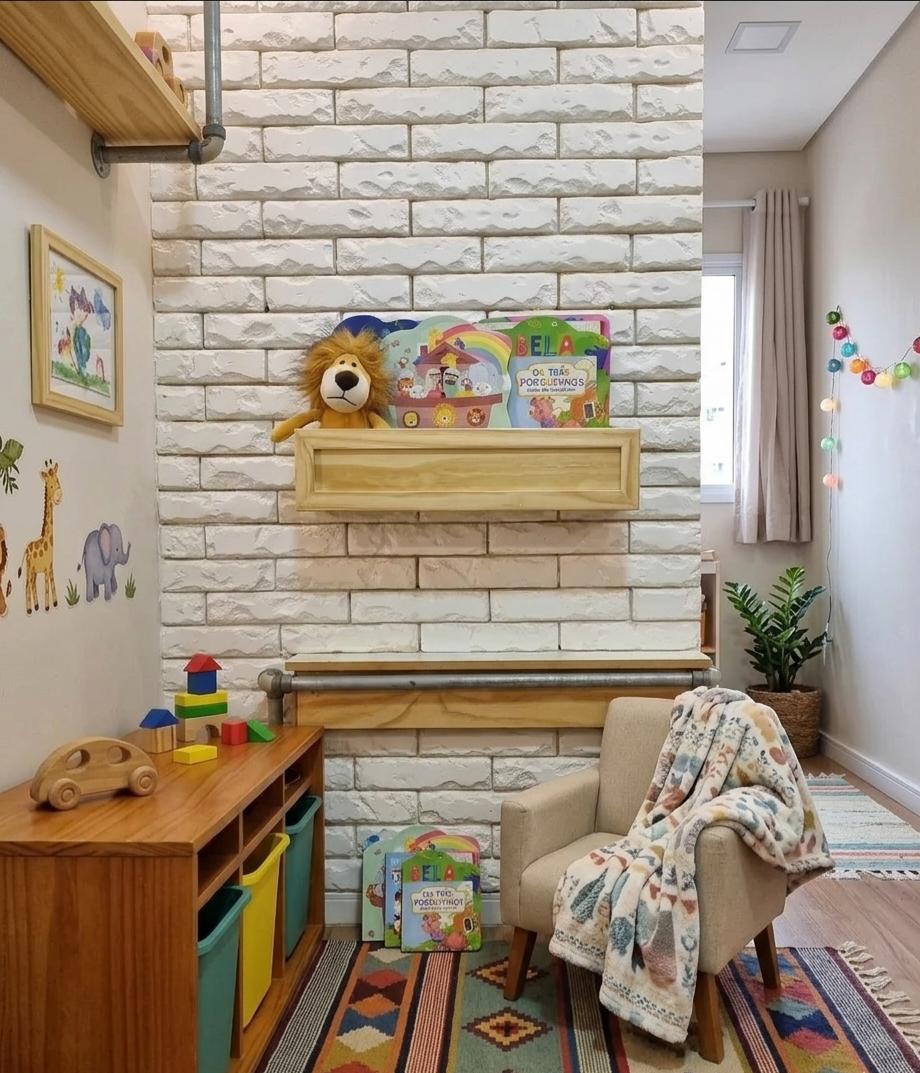 Prateleira Modelo Luise Madeira Pinus com Moldura Boiserie