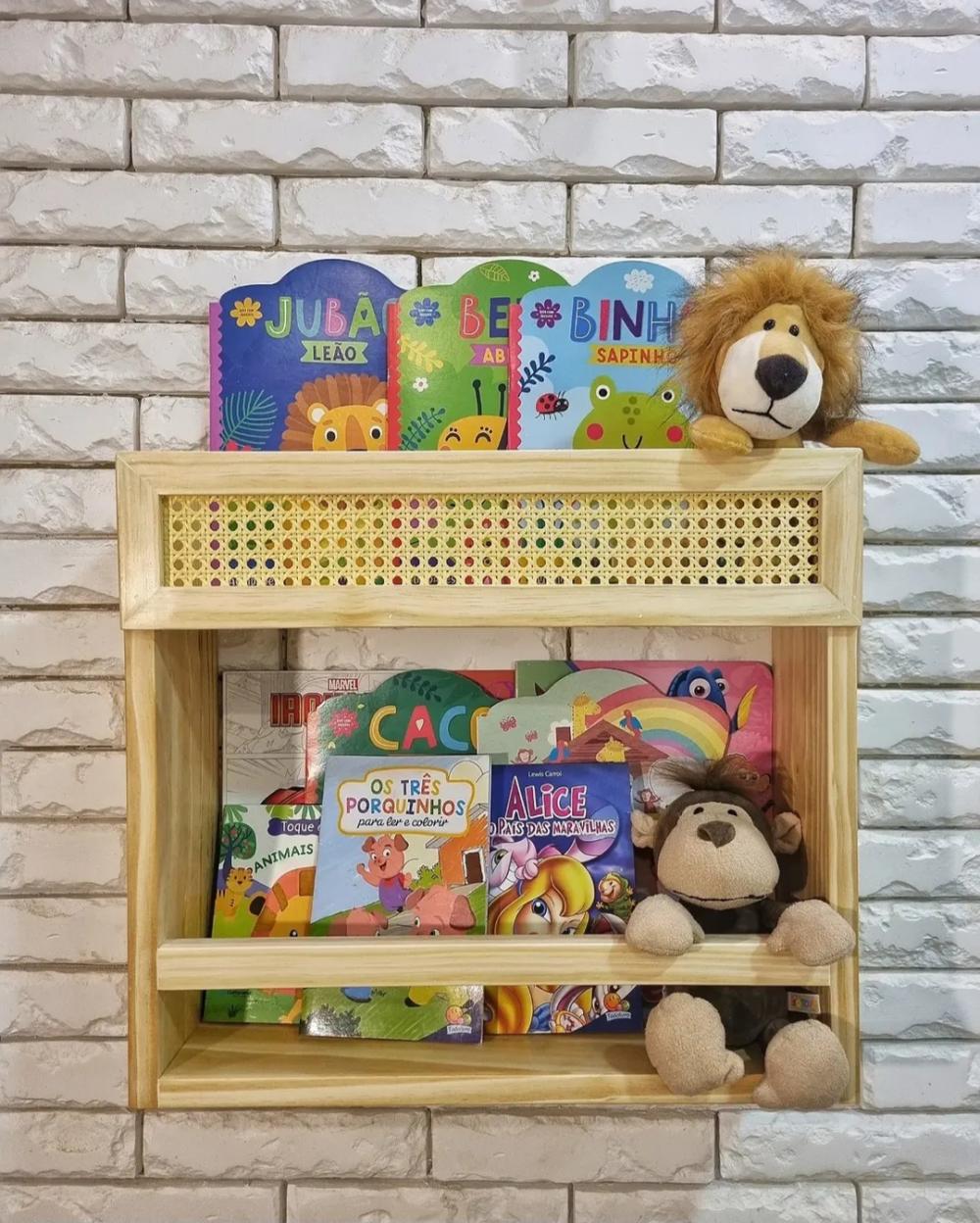 Prateleira de Livros com Palhinha Indiana e Dois Andares