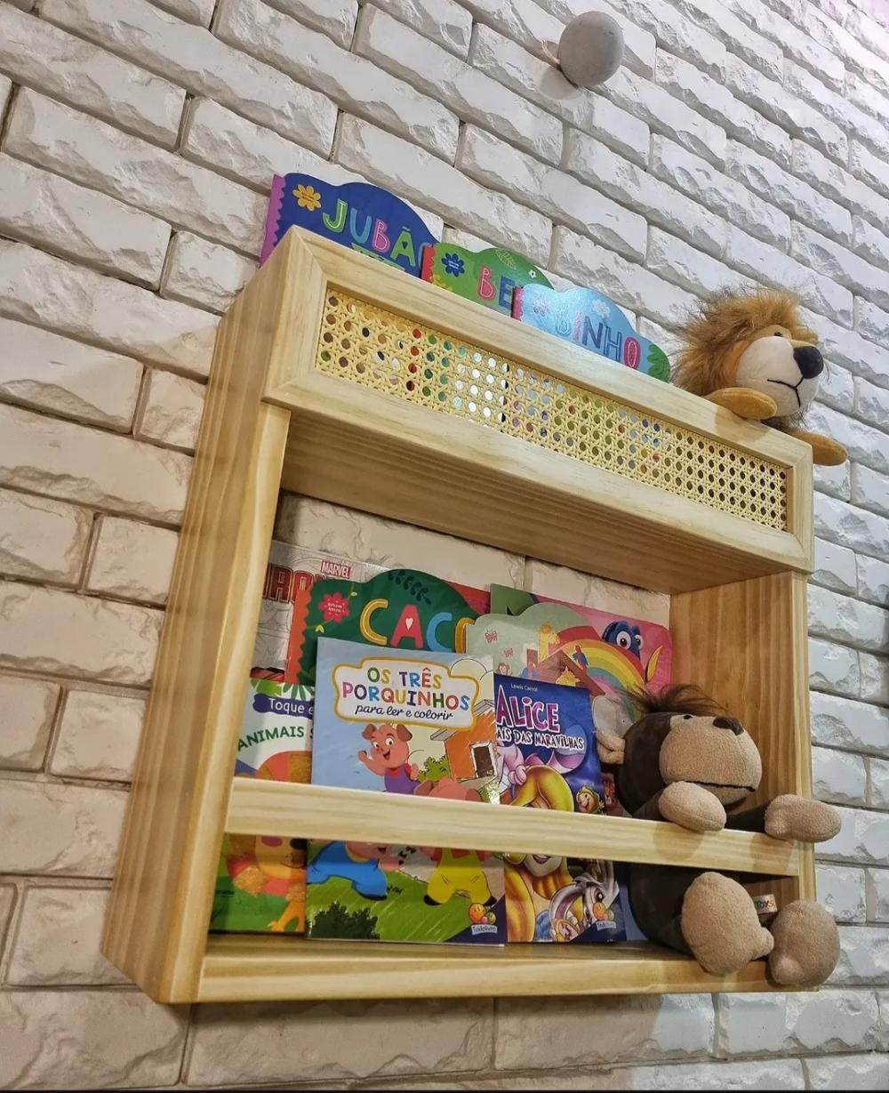 Prateleira de Livros com Palhinha Indiana e Dois Andares