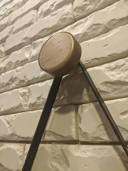 Gancho de Parede Pedurador com Tira de Couro Caramelo