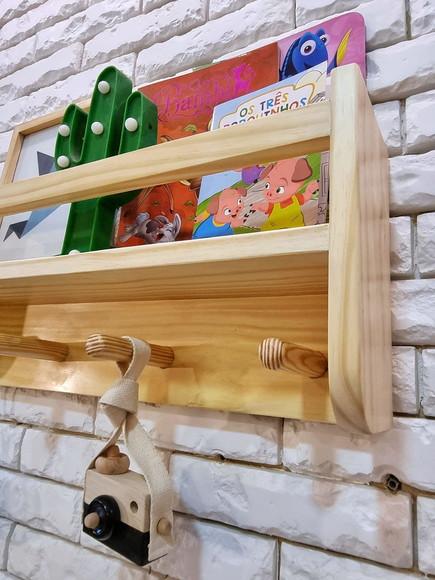 Prateleira de Livros com Ganchos Organizadores Juma