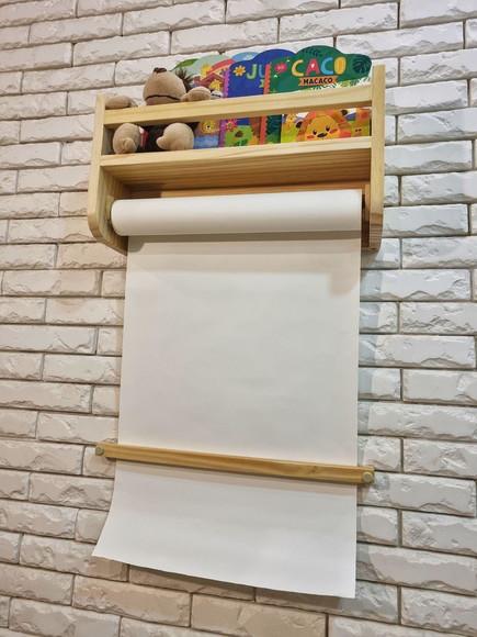Prateleira de Livros com Suporte para Rolo de Papel e Frauda