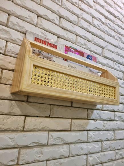 Prateleira de Livros Modelo Casinha Palhinha Indiana Madeira