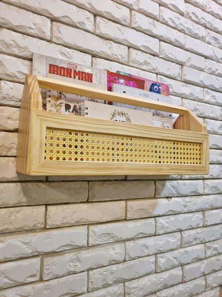 Prateleira de Livros Modelo Casinha Palhinha Indiana Madeira