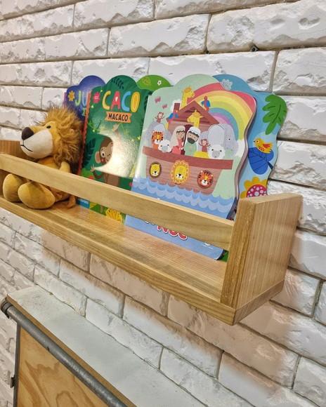 Prateleira Porta Livros em Madeira Nobre de Tauari