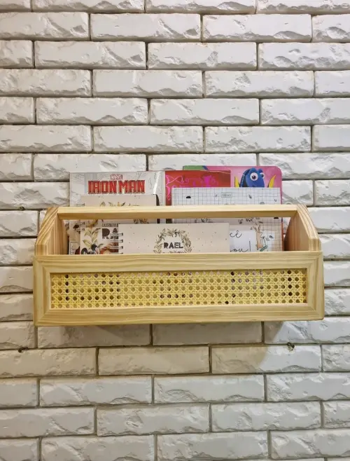 Prateleira de Livros Modelo Casinha Palhinha Indiana Madeira