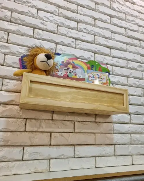 Prateleira Modelo Luise Madeira Pinus com Moldura Boiserie