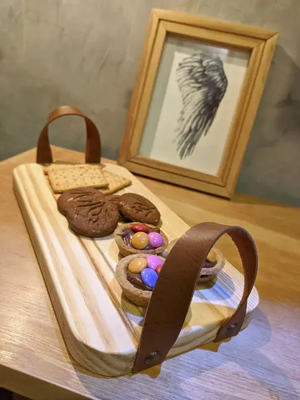 Bandeja com Alças de Couro Caramelo Madeira Maciça Pinus