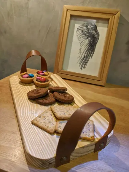 Bandeja com Alças de Couro Caramelo Madeira Maciça Pinus