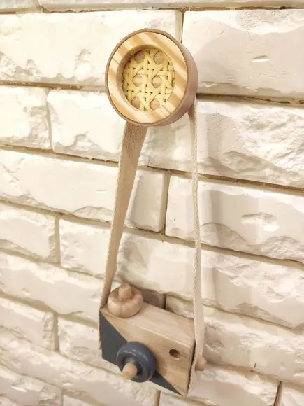 Gancho Pendurador com Palhinha Indiana e Couro Rosa Chá