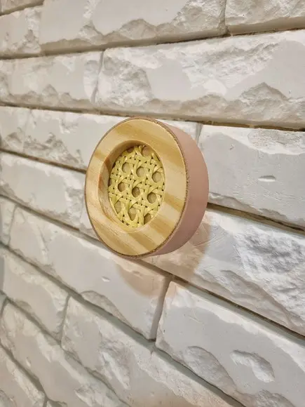 Gancho Pendurador G com Palhinha Indiana e Couro Rosa Chá