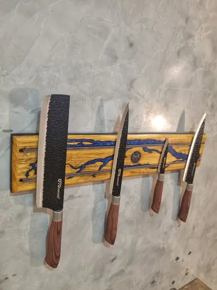 Holder Magnético de Facas Madeira Nobre Tauari Resina Azul