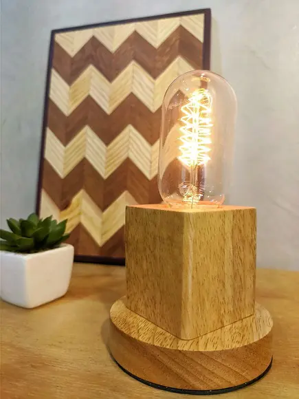 Luminária de Mesa Cubo em Madeira Maciça