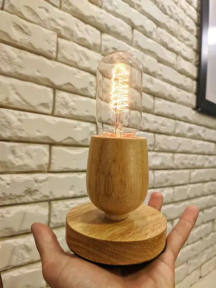 Luminária de Mesa Torneada em Madeira Maciça