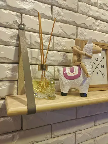 Prateleira Com Alças de Couro Cinza Chumbo Madeira Maciça