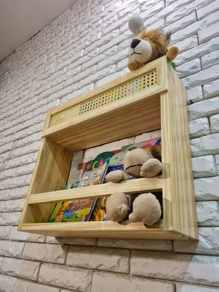 Prateleira de Livros com Palhinha Indiana e Dois Andares