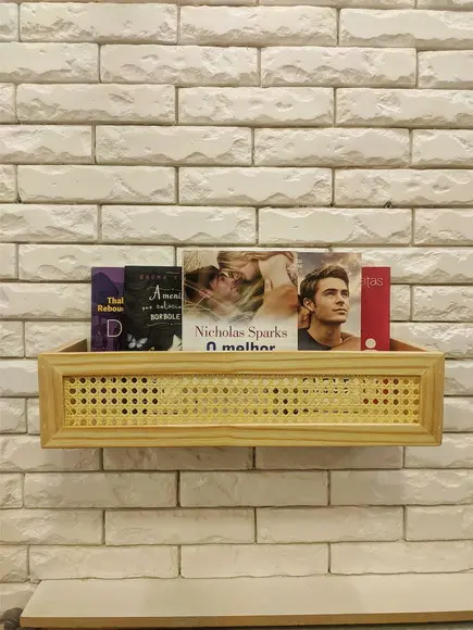Prateleira de Livros com Palhinha Indiana Lara Madeira Maciç