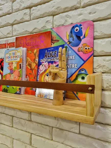 Prateleira de Livros com Tira de Couro Caramelo e Madeira