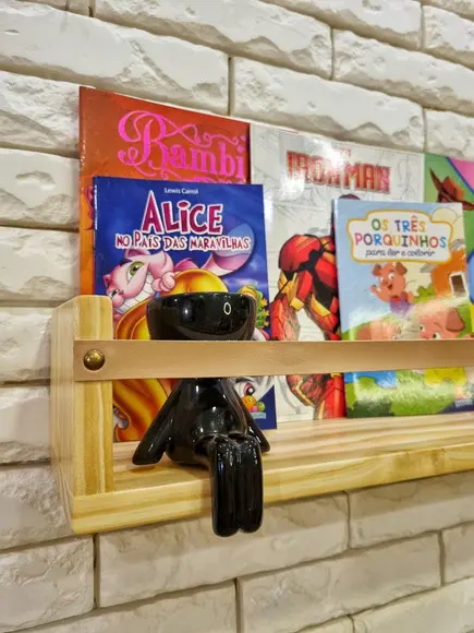 Prateleira de Livros com Tira de Rosa Chá e Madeira de Pinus