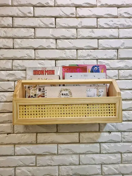 Prateleira de Livros Modelo Casinha Palhinha Indiana Madeira