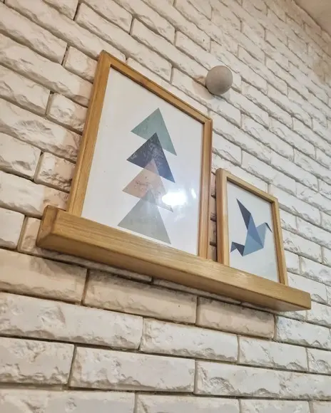 Prateleira Porta Quadros em Madeira Nobre de Tauari
