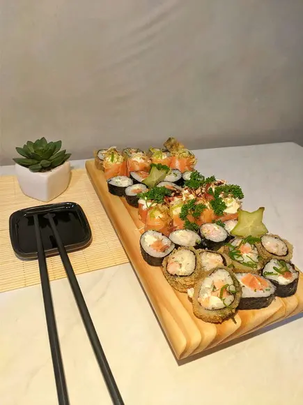 Tábua Gourmet de Servir Sushi e Petiscos Pinus