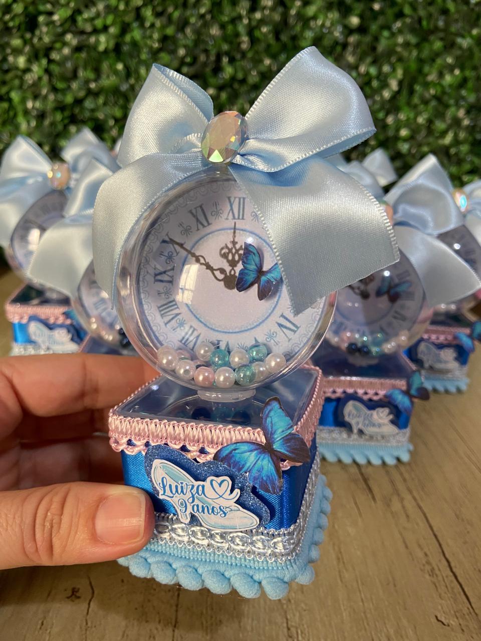 Caixa acrílica com esfera tema Cinderela luxo / Personalizados C