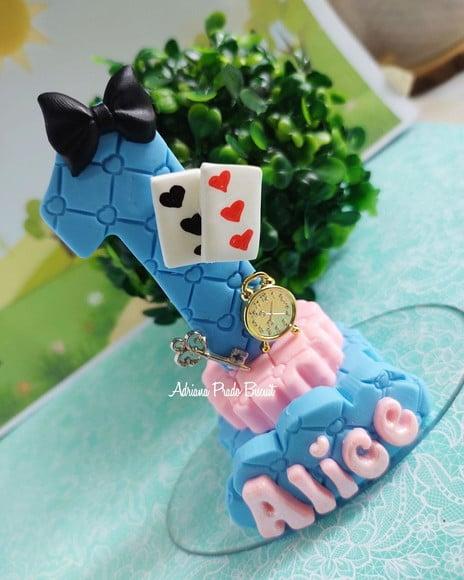 Vela Alice no País das Maravilhas em Biscuit