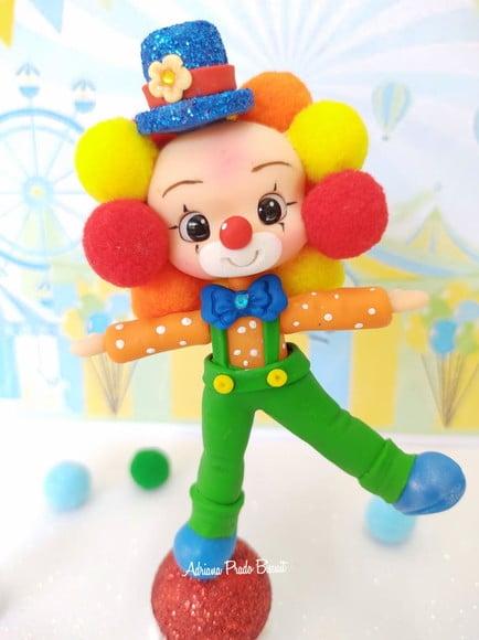 Apliques em Biscuit Palhacinho Equilibrista