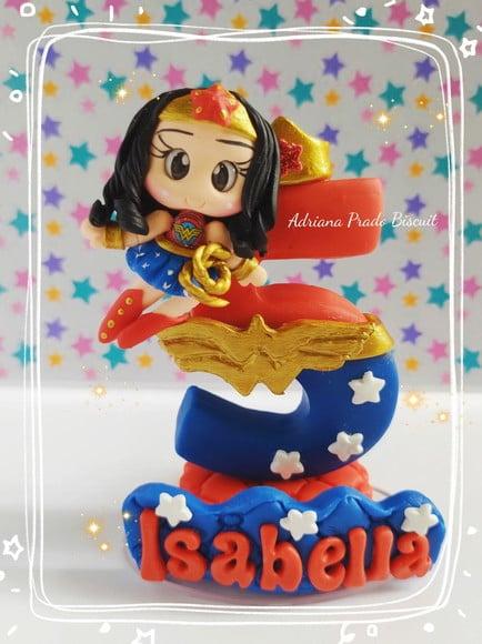 Vela em Biscuit Mulher Maravilha