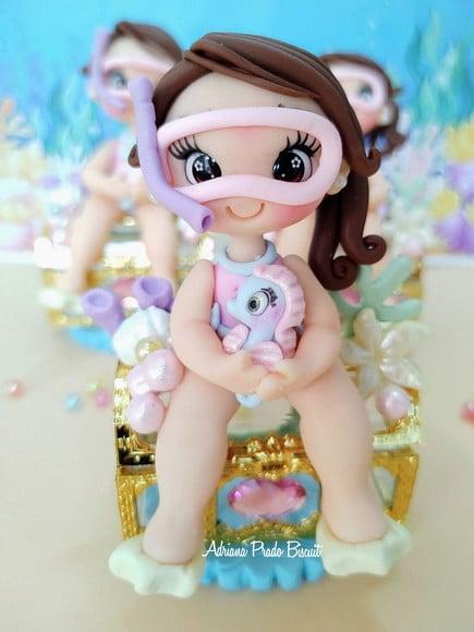 Mergulhadora em Biscuit no Baú de Acrílico