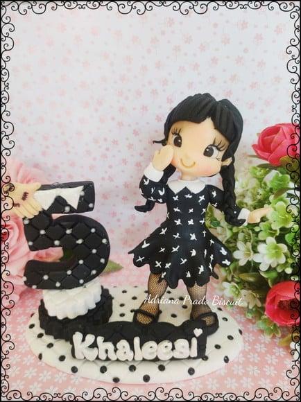 Topo de Bolo Personalizado em Biscuit Wandinha