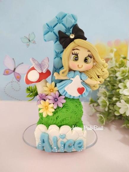 Vela Personalizada em Biscuit Tema Alice no País das Maravil