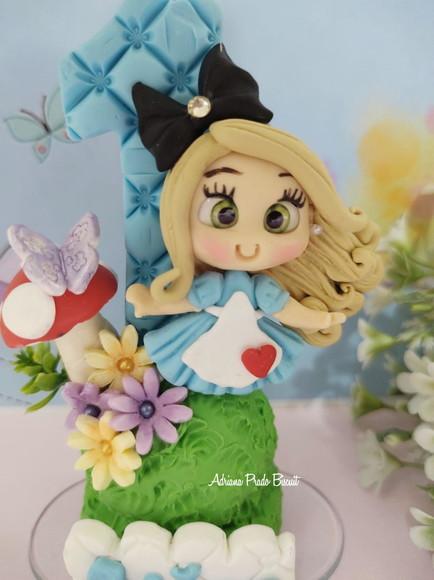 Vela Personalizada em Biscuit Tema Alice no País das Maravil