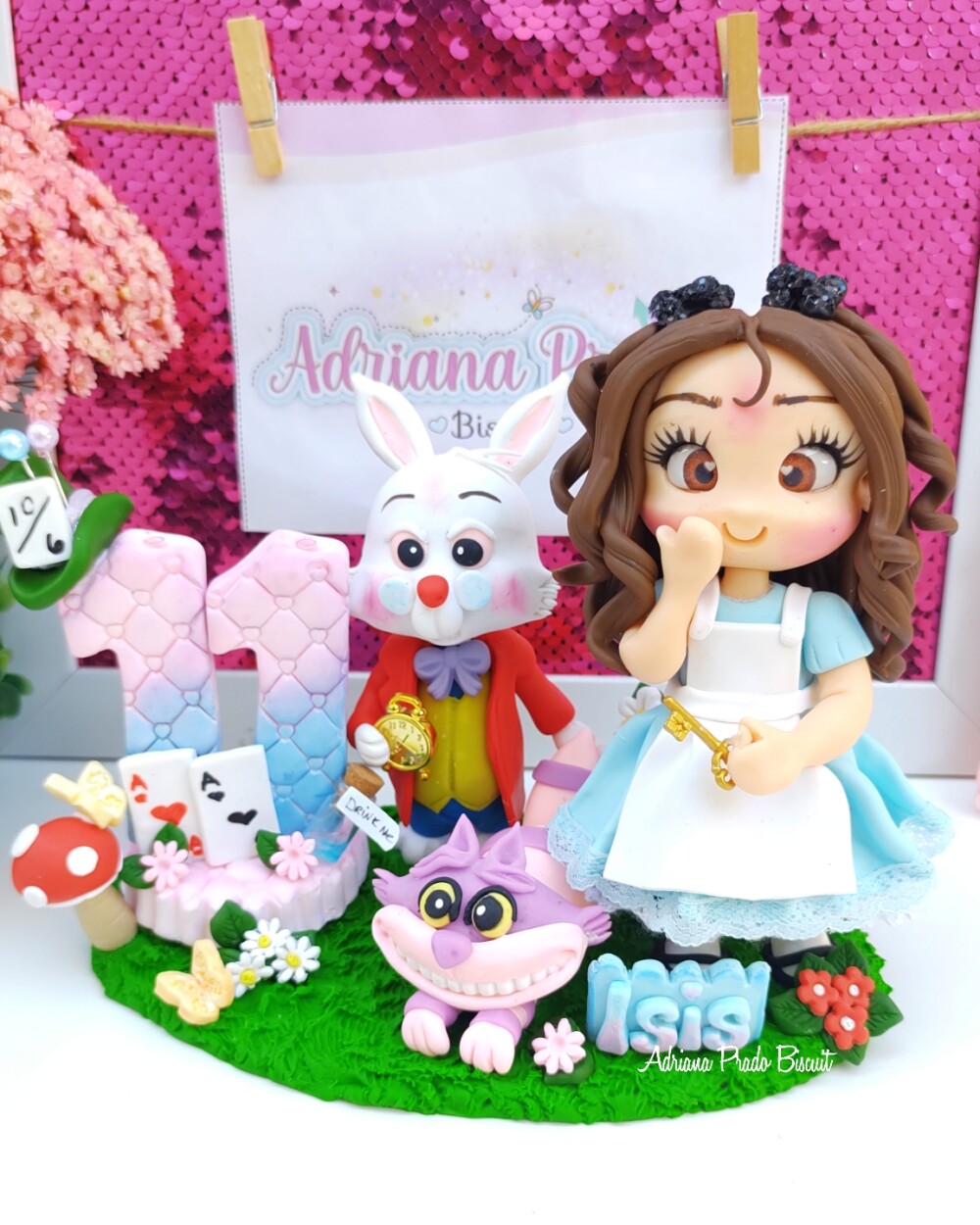 Topo de bolo em biscuit Alice no pais das maravilhas