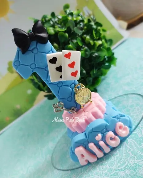 Vela Alice no País das Maravilhas em Biscuit