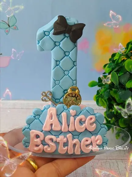 Vela em Biscuit Tema Alice no País das Maravilhas