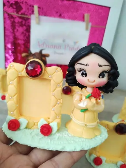 Porta Retrato em Biscuit Tema Bela e a Fera