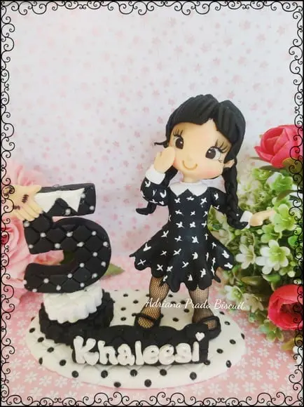 Topo de Bolo Personalizado em Biscuit Wandinha