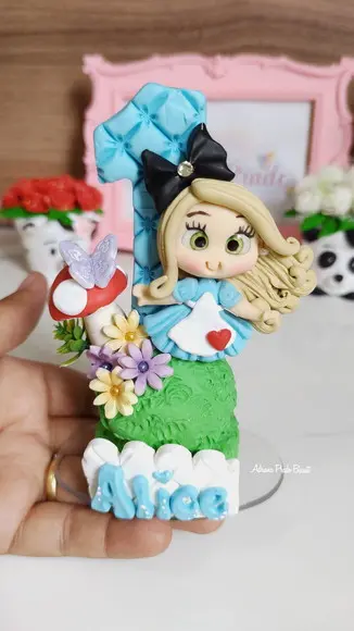 Vela Personalizada em Biscuit Tema Alice no País das Maravil