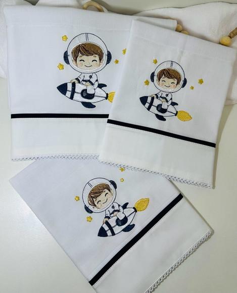 Kit de Fraldas Bordadas Astronauta