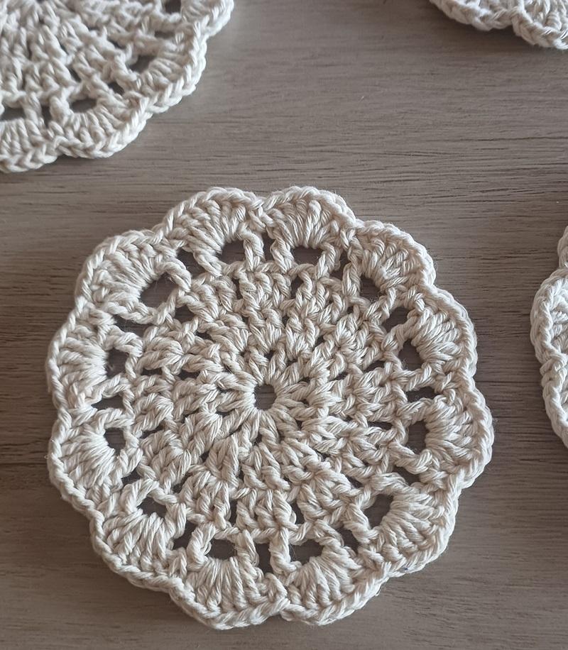 Kit 4 Porta Copos e Xícaras em Crochê - Elegância e Proteção