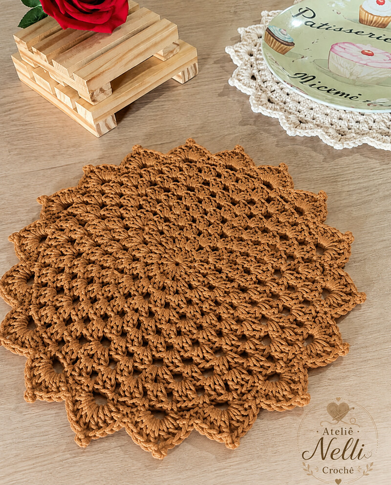 Toalhinha de Crochê Sousplat Mesa Posta / Centro de Mesa 30cm Cr
