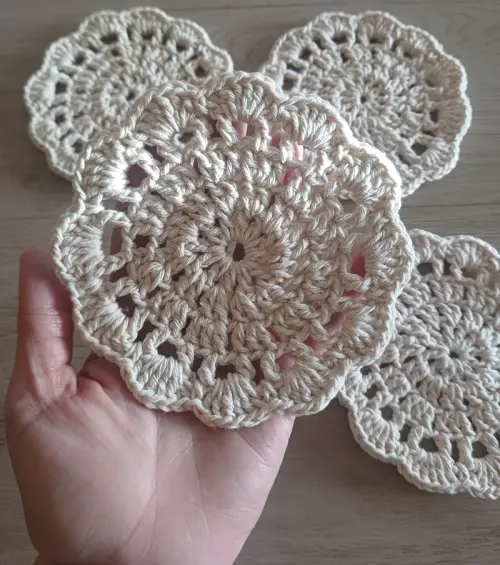 Kit 4 Porta Copos e Xícaras em Crochê - Elegância e Proteção