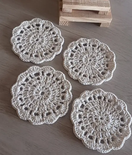 Kit 4 Porta Copos e Xícaras em Crochê - Elegância e Proteção