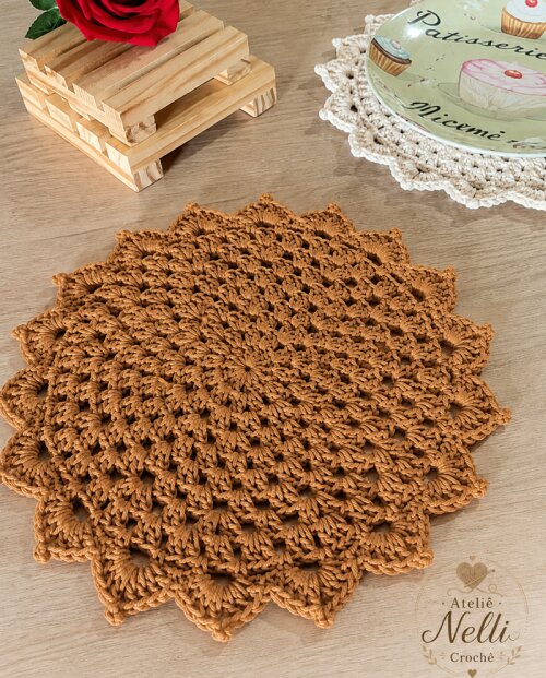 Toalhinha de Crochê Sousplat Mesa Posta / Centro de Mesa 30cm Cr
